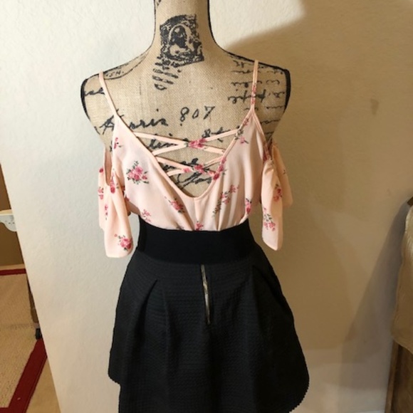 Bundle 2 Blouses, - Picture 2 of 6